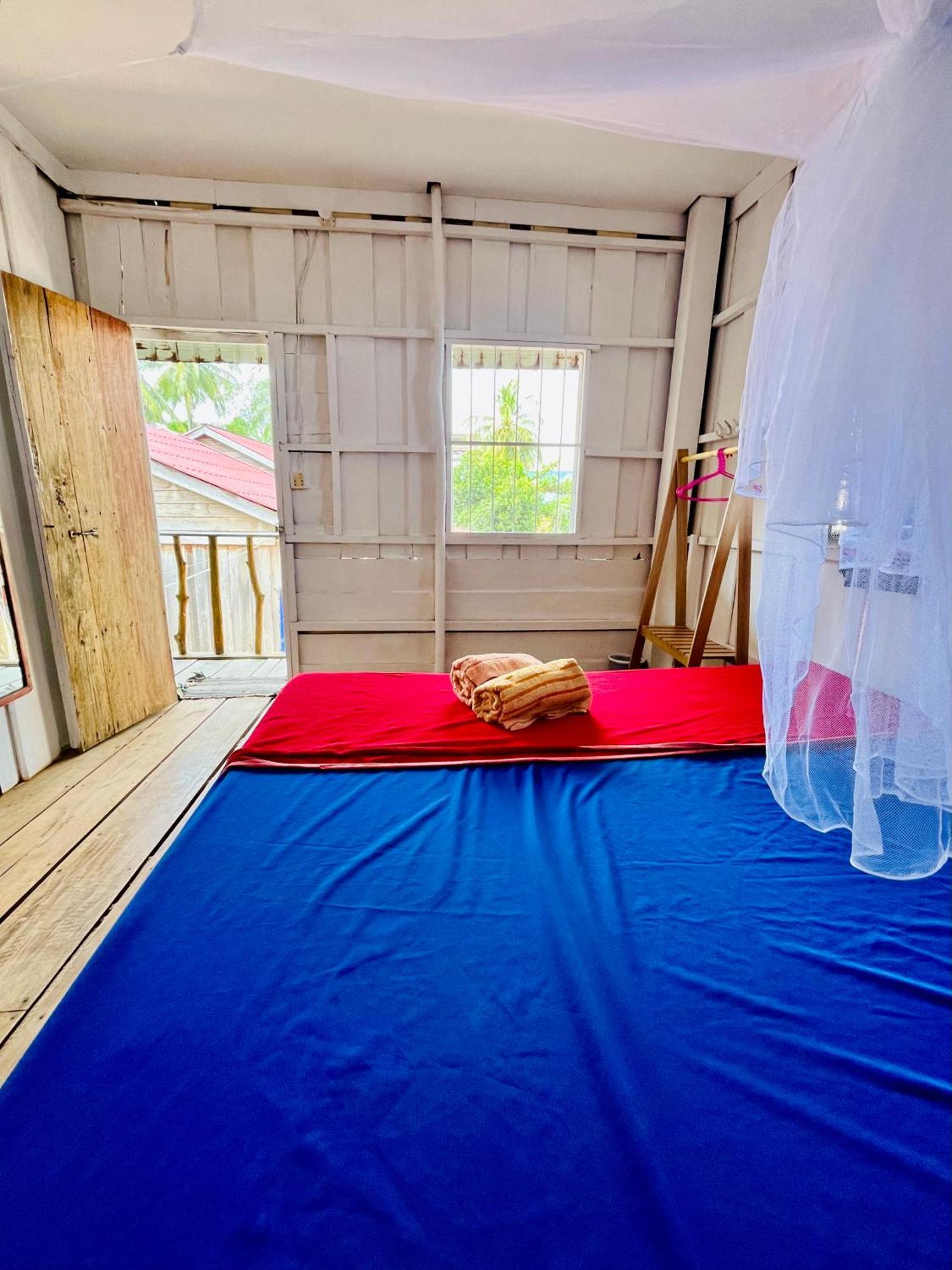 Happiness Guesthouse Koh Rong Samlon Eksteriør billede